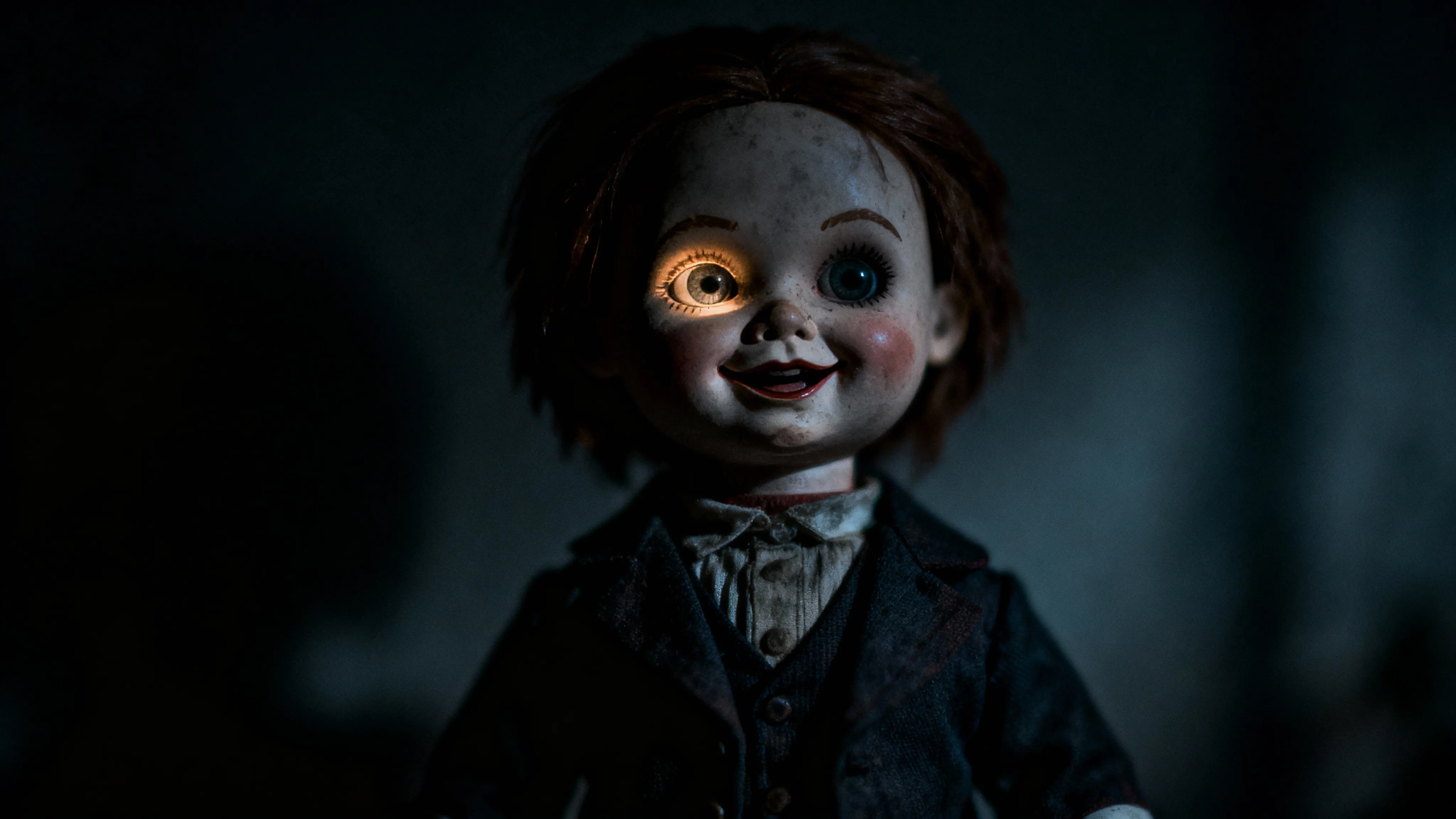 넷플릭스 공포영화 어둠 속의 인형 무서운 분위기